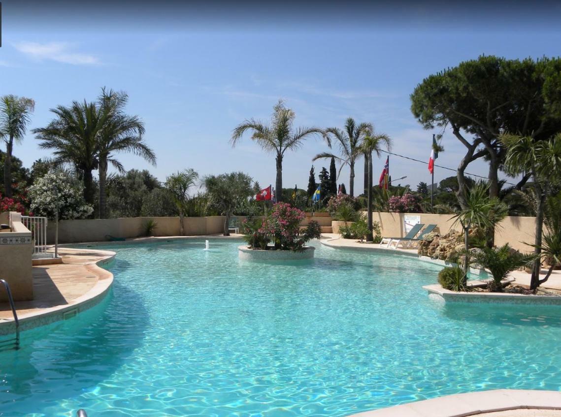 Mobile Home In Frejus, South Of France Kültér fotó