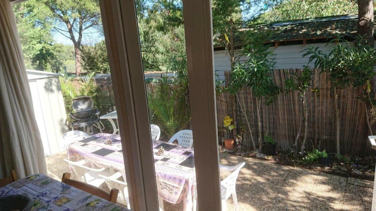 Mobile Home In Frejus, South Of France Kültér fotó
